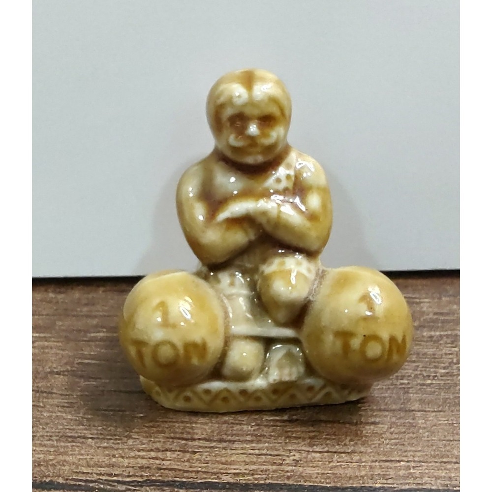 Wade Whimsies Brown Strongman Figurine Circus Series Red Rose Tea 1994-1999 A13